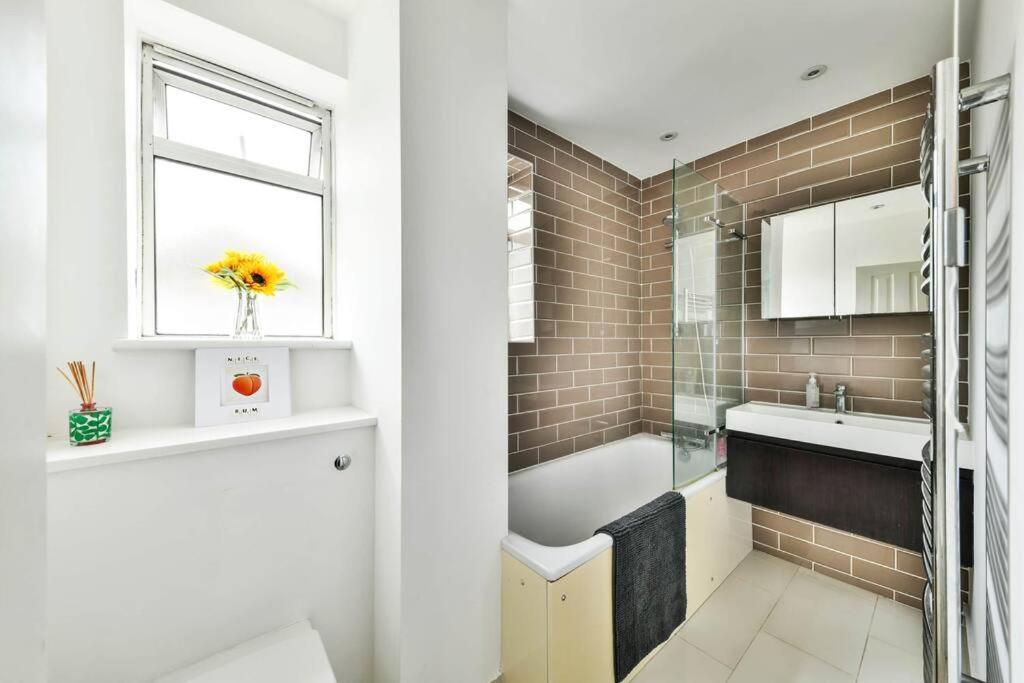 Appartamento Ladbroke Grove - 2 Bed Near Portobello & Golborne Road Londra